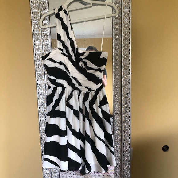 Express one shoulder dress - Picture 2 of 5